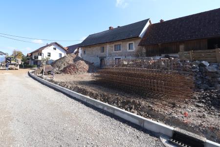 Izgradnja kanalizacije in obnova vodovoda na Dolenjem Jezeru 06 Foto Ljubo Vukelič